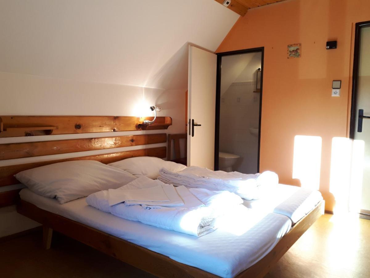 Horska Chata U Pekaru Pec pod Snezkou Exteriör bild